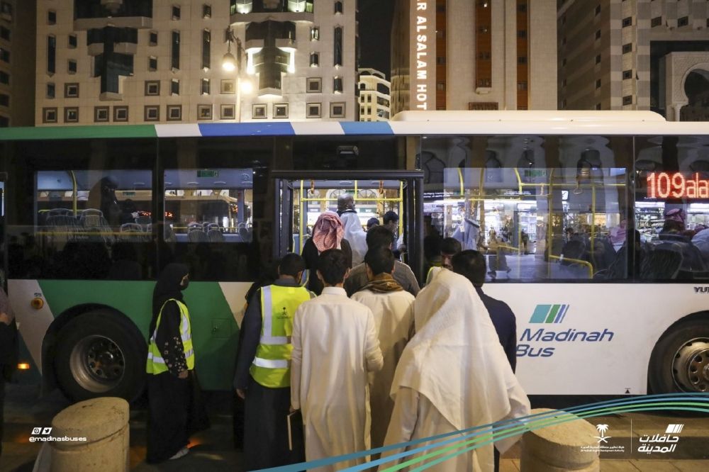 حافلات لنقل الركاب مطار الأمير محمد بن عبدالعزيز إلى المسجد النبوي - إكس حافلات المدينة