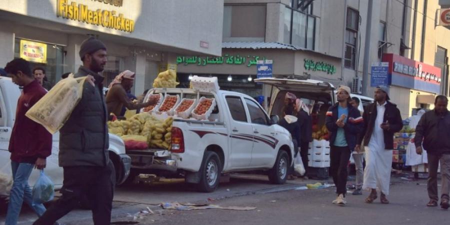 ظاهرة الباعة الجائلين في رمضان.. فوضى وازدحام مروري قبل الإفطار - شبكة أطلس سبورت