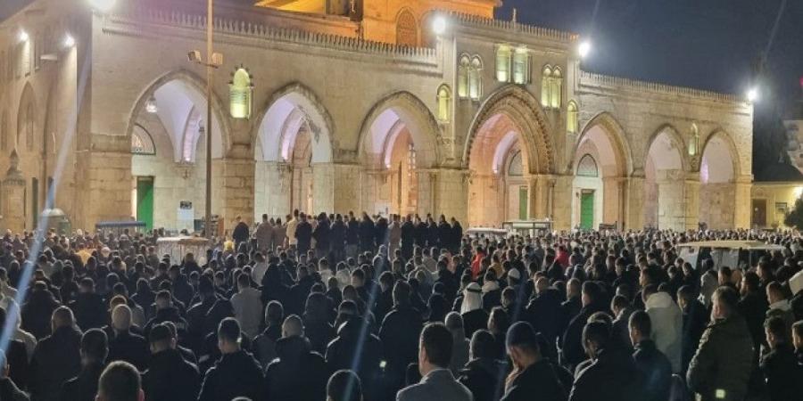 80 ألف يؤدون صلاتي العشاء والتراويح في المسجد الأقصى - شبكة أطلس سبورت