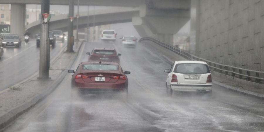 عاجل هطل غزير للأمطار في المناطق الجنوبية وتحذير من خطر جريان السيول - شبكة أطلس سبورت