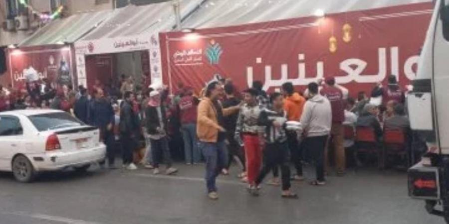 "أبو العينين" عضو التحالف الوطنى توزع 1500 كرتونة يومياً ووجبات ساخنة فى رمضان - شبكة أطلس سبورت