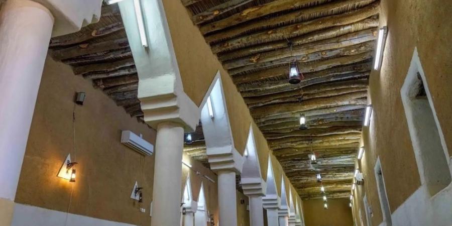 مسجد لينة القديم.. تصميم فريد يعكس عراقة العمارة الإسلامية - شبكة أطلس سبورت