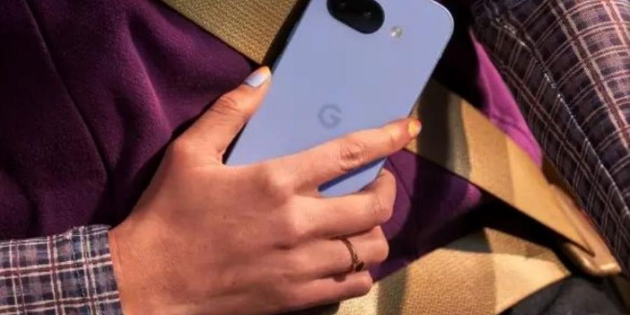 تسريب جديد يفيد بأن هاتف Google Pixel 9A يتخلى عن نتوء الكاميرا ويأتي بحواف سميكة - شبكة أطلس سبورت