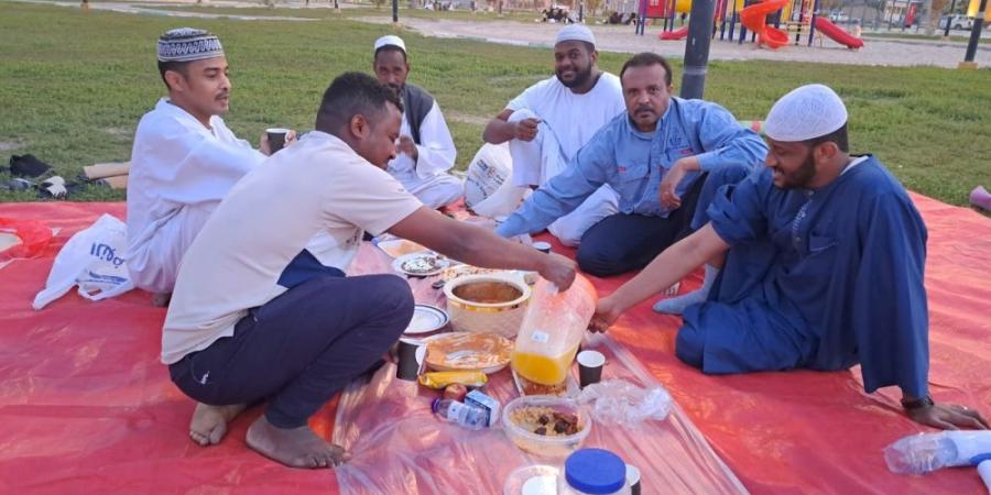 صور| "كأننا في أوطاننا".. مقيمون يشيدون بأجواء رمضان في المملكة - شبكة أطلس سبورت