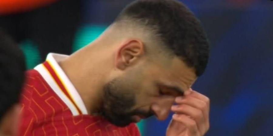 محمد صلاح يبكي متأثرا بخسارة ليفربول أمام باريس سان جيرمان (فيديو) - شبكة أطلس سبورت